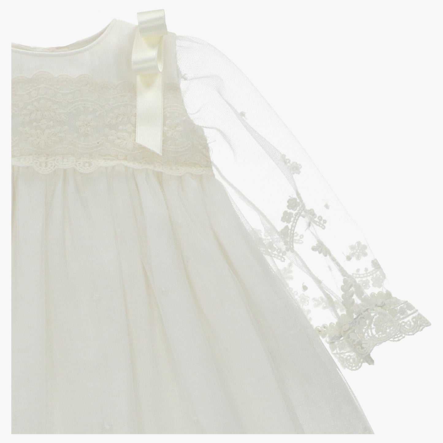 Vestido de Ceremonia de Tul Bordado y Capota