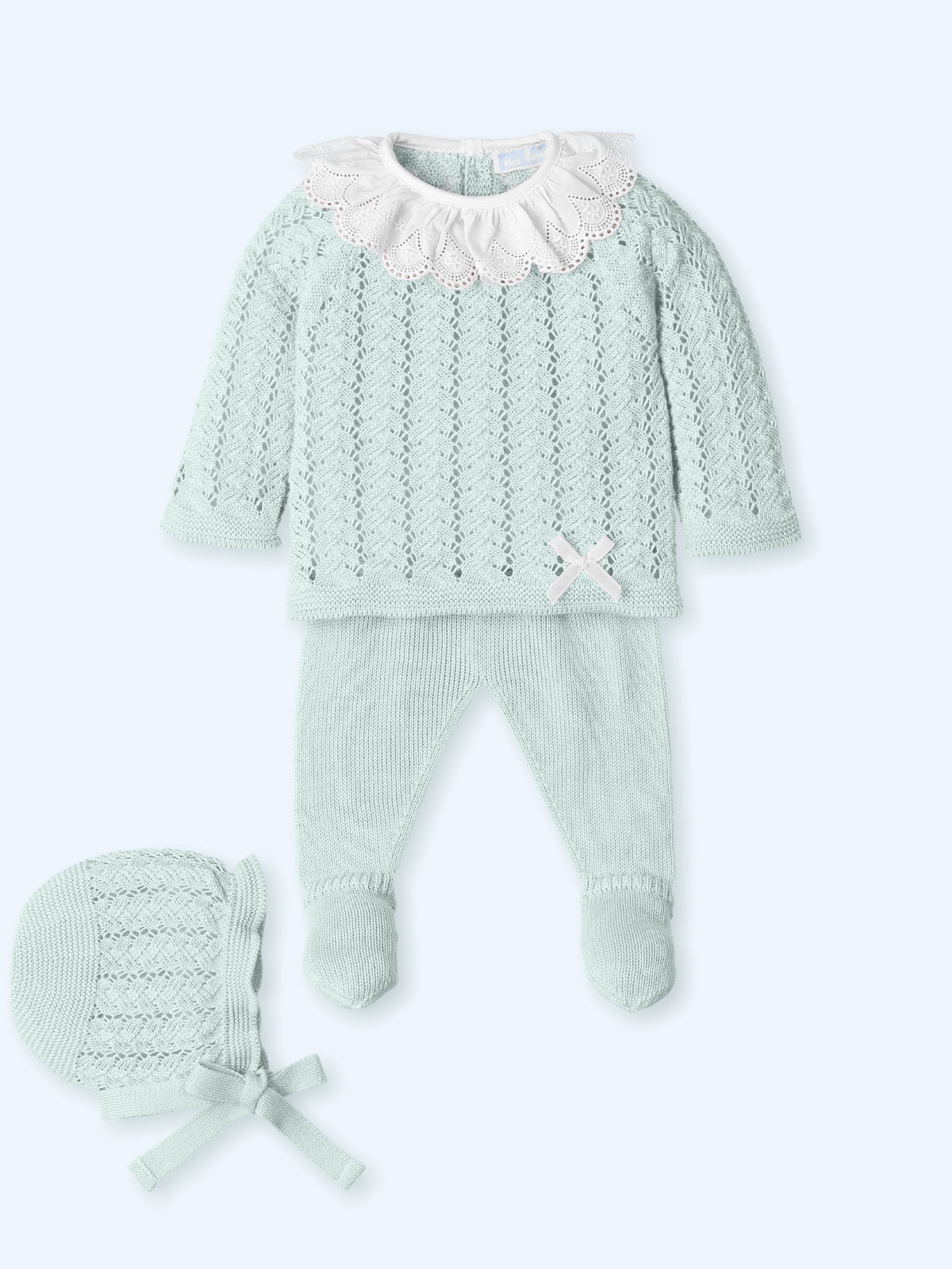 Conjunto Perle Verde Agua con Cuello de Encaje Blanco Bordado y Detalle de Lazo Blanco Capota a Juego