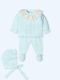 Conjunto Perle Celeste con Maxi Cuello de Encaje Bordado y Rombos Tejidos Capota a Juego