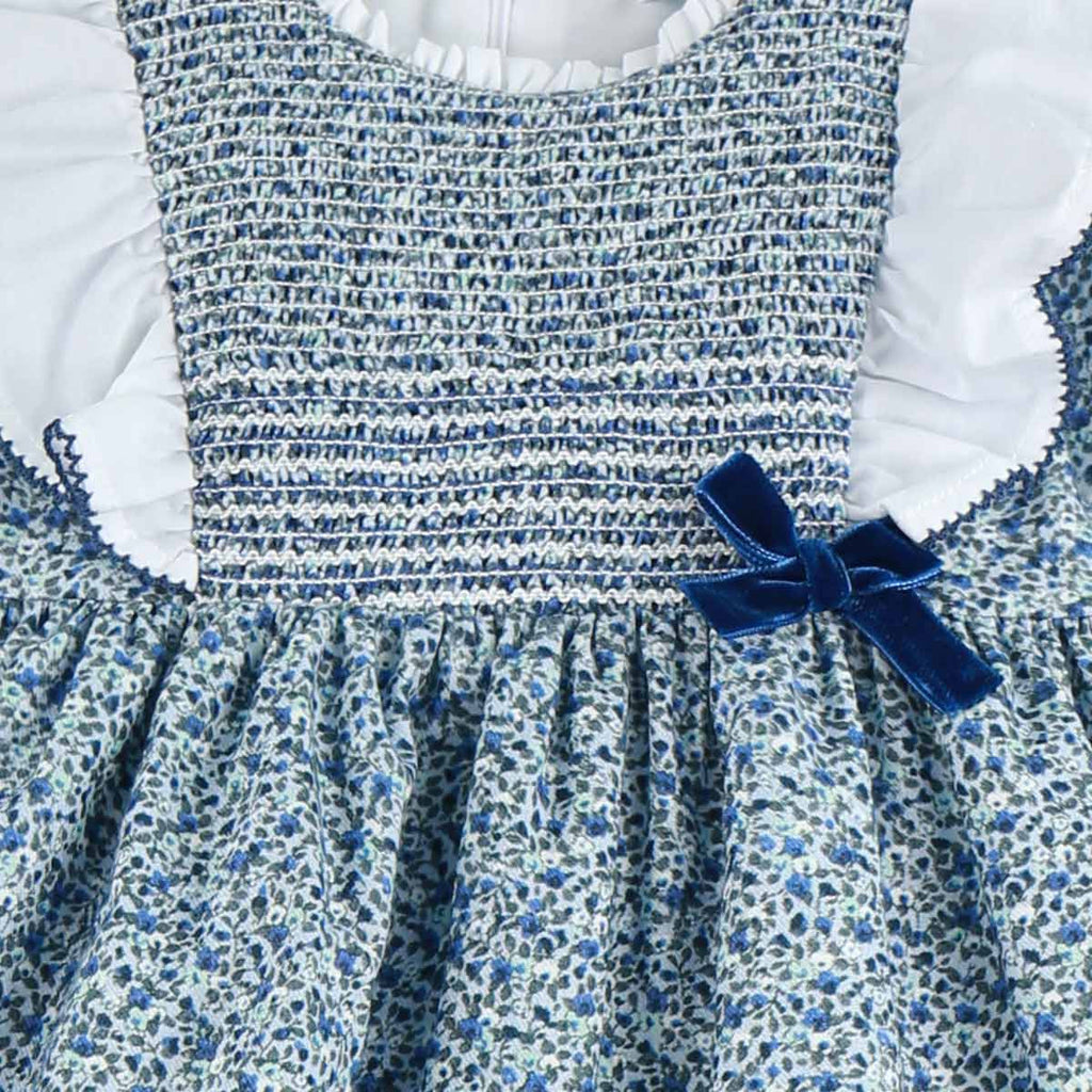 Jesusito de Flores Azules con Nido de Abeja Lazo Terciopelo y Cubre Panal a Juego