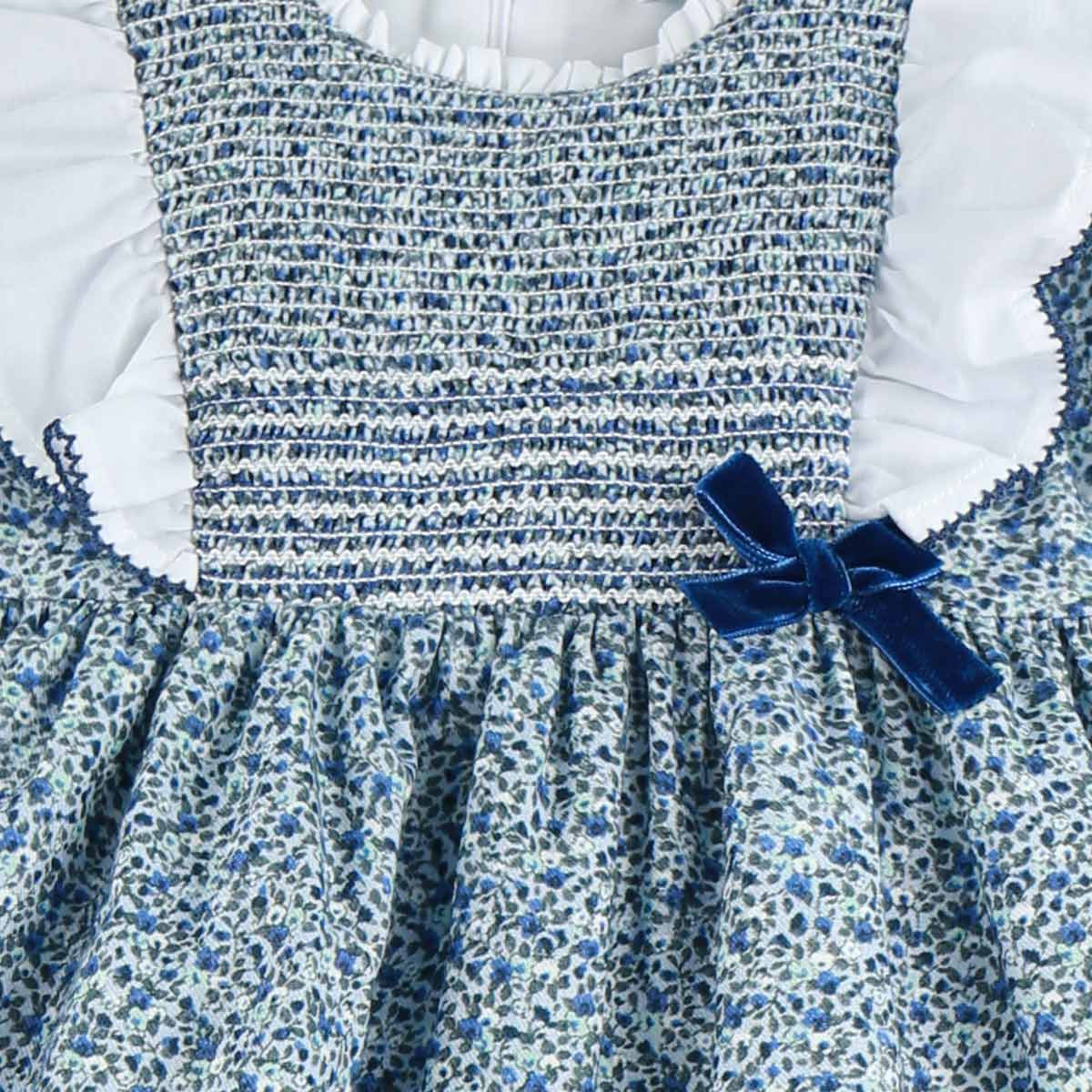 Jesusito de Flores Azules con Nido de Abeja Lazo Terciopelo y Cubre Panal a Juego