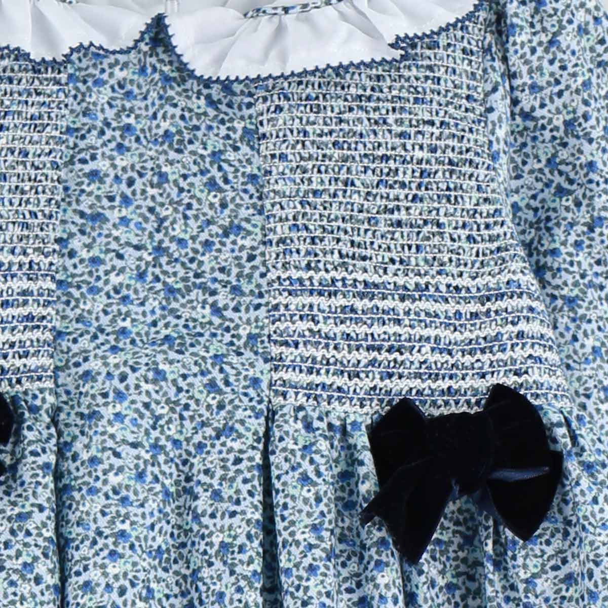 Vestido de Flores Azules con Nido de Abeja Lazo Terciopelo