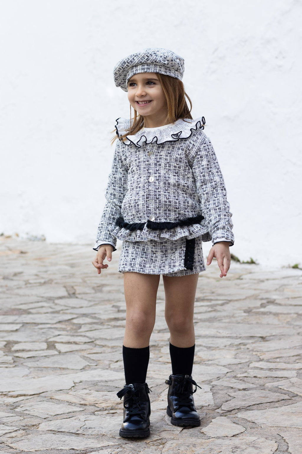 Conjunto Falda Short y Blusa Cuello Oversized con Negro