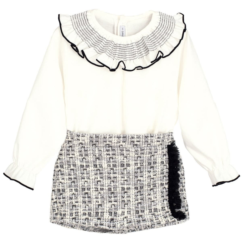 Conjunto Falda Short y Blusa Cuello Oversized con Negro