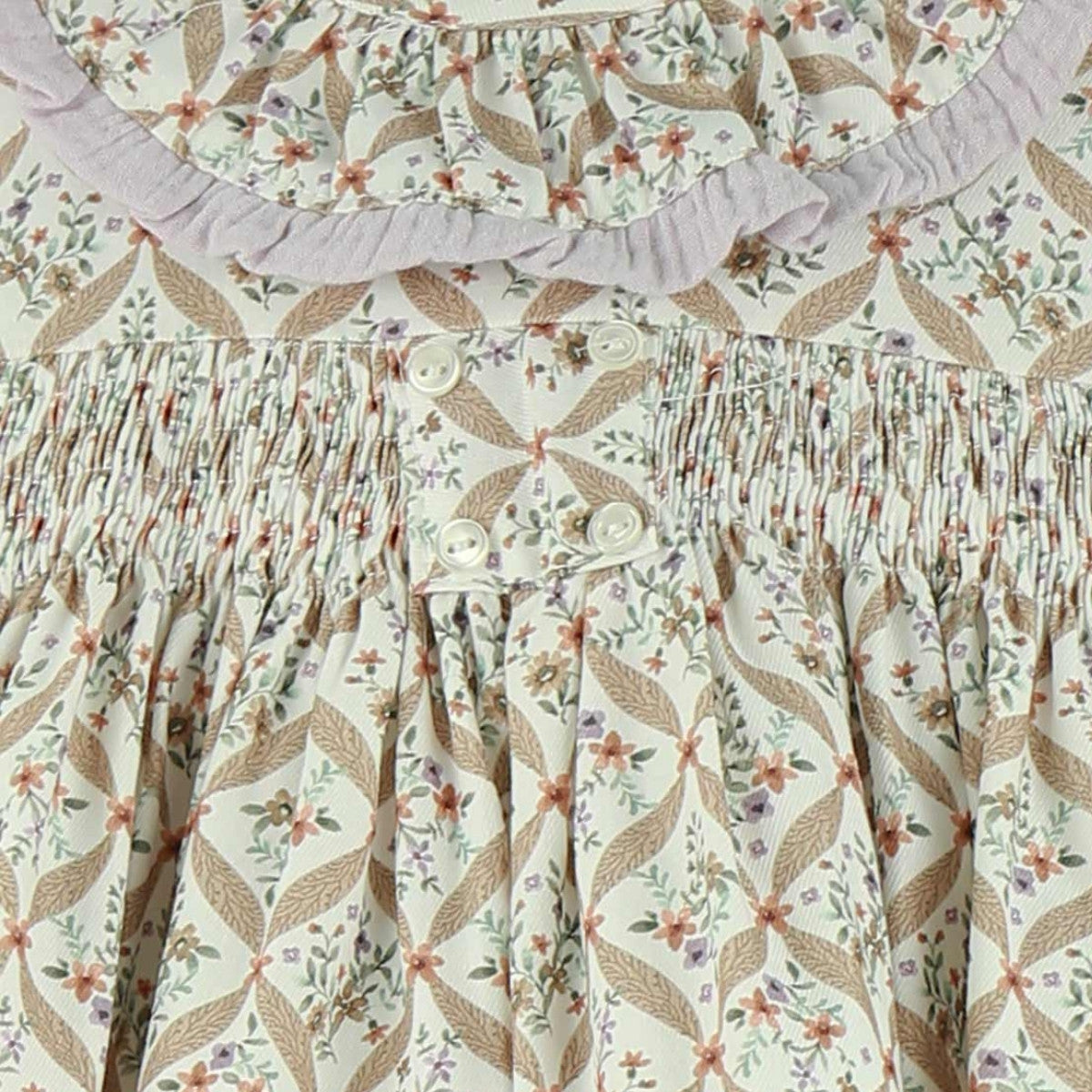 Vestido Laurel Entallado con Cuello Batista y Detalles en Lila