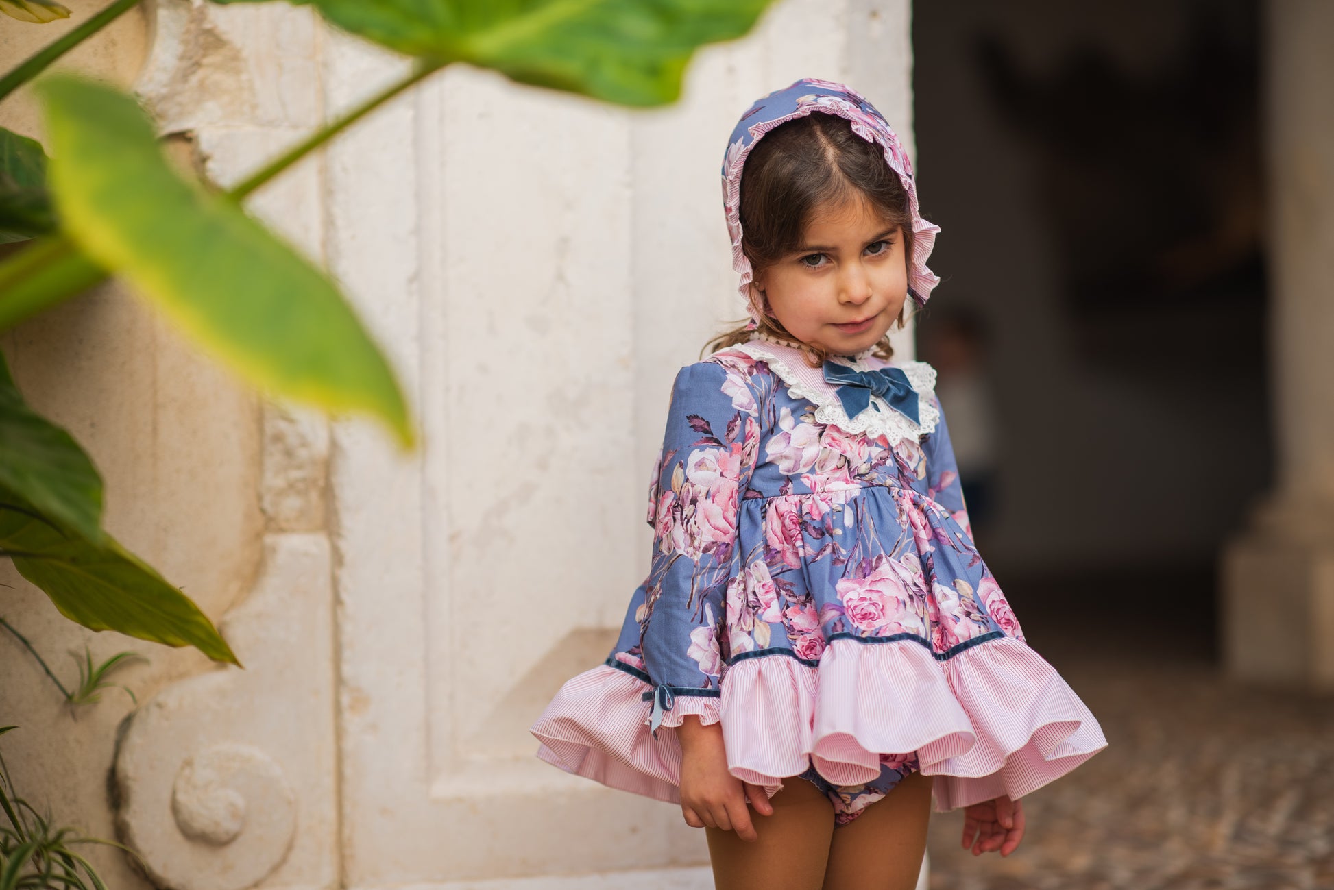 Conjunto Jesusito con Capota y Braguita Estampado Flores Rosa y Gris