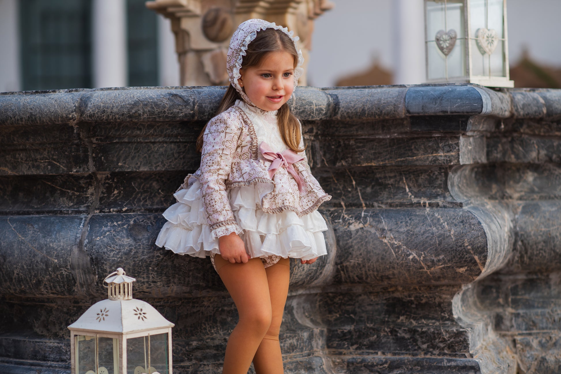 Conjunto Jesusito con Capota y Braguita Estampado Damasco Rosa