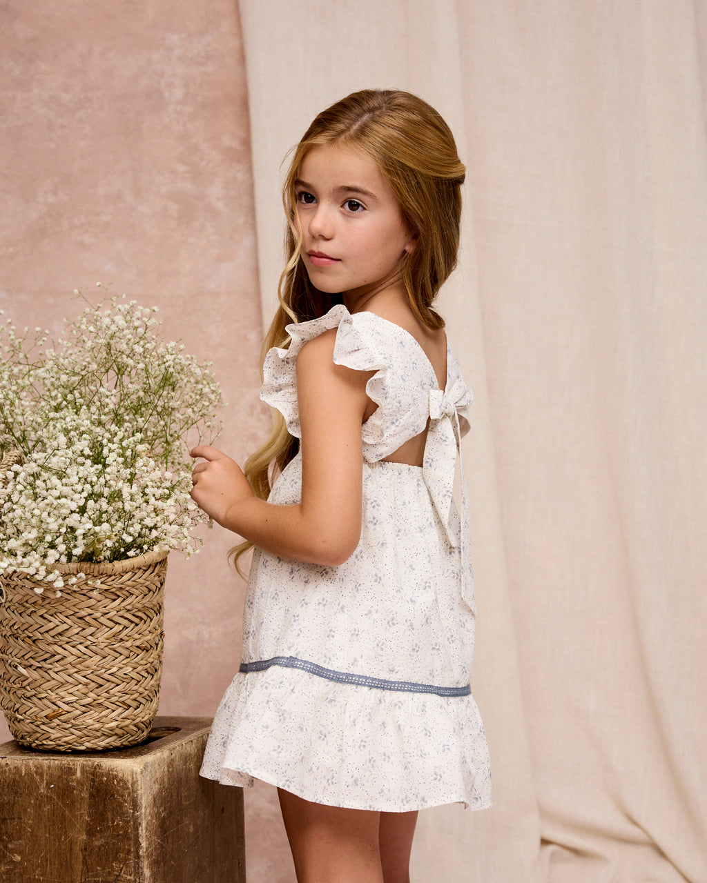 Vestido Blanco con Detalles en Indigo