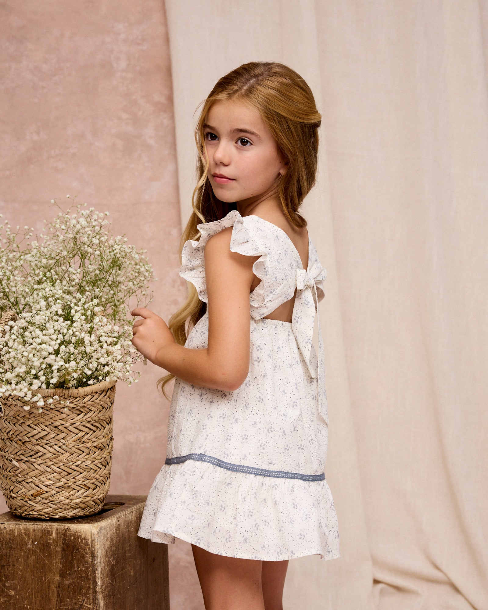 Vestido Blanco con Detalles en Indigo