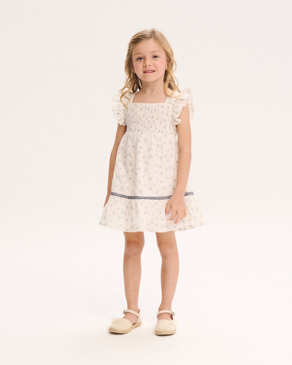 Vestido Blanco con Detalles en Indigo