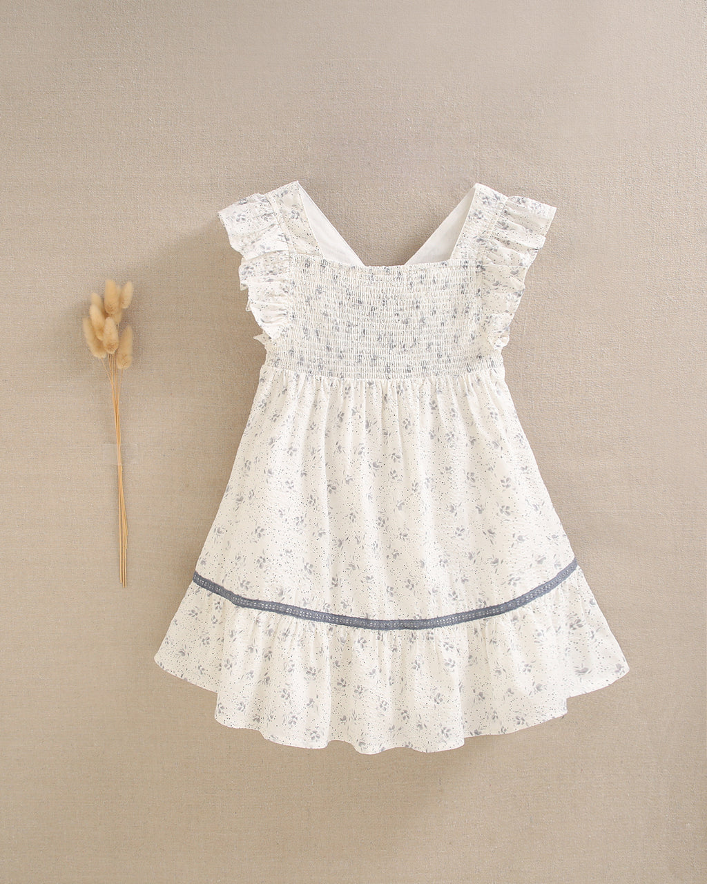Vestido Blanco con Detalles en Indigo