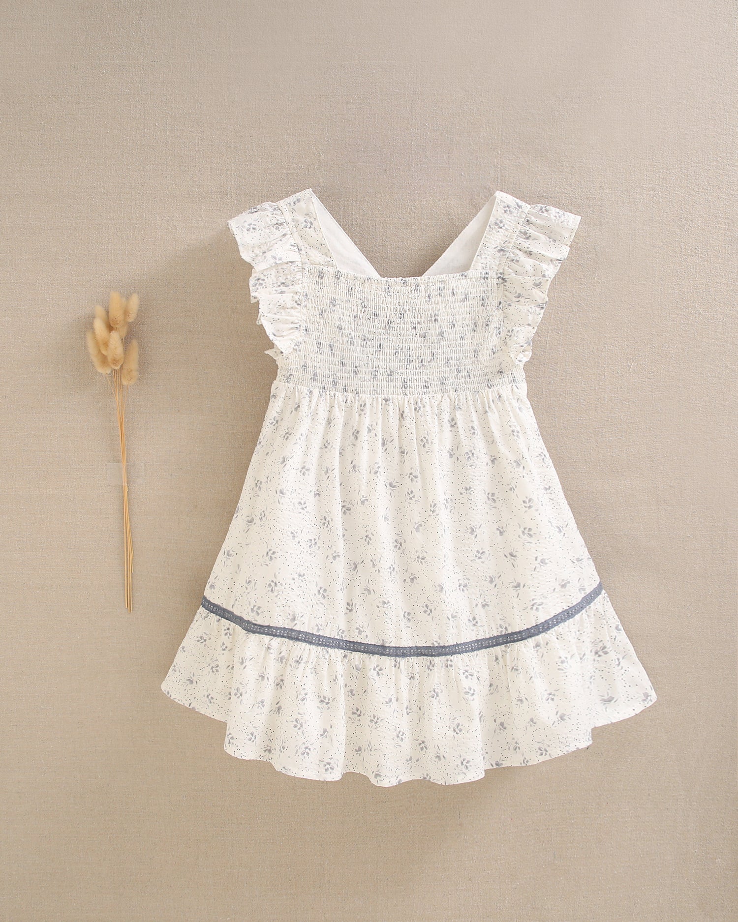 Vestido Blanco con Detalles en Indigo
