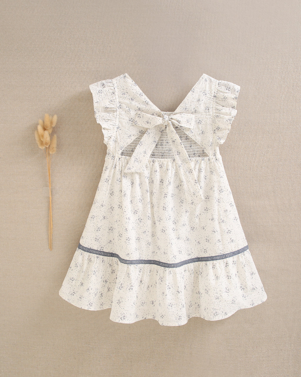Vestido Blanco con Detalles en Indigo