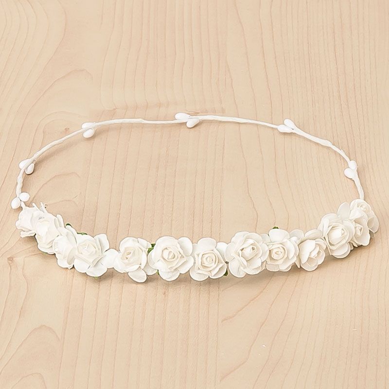 Corona con pequeñas florecitas blancas