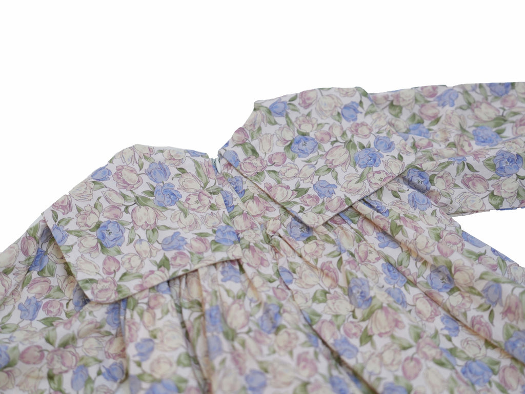 Vestido Estampado Tulipanes Rosas y Lila con Cuello Pechera