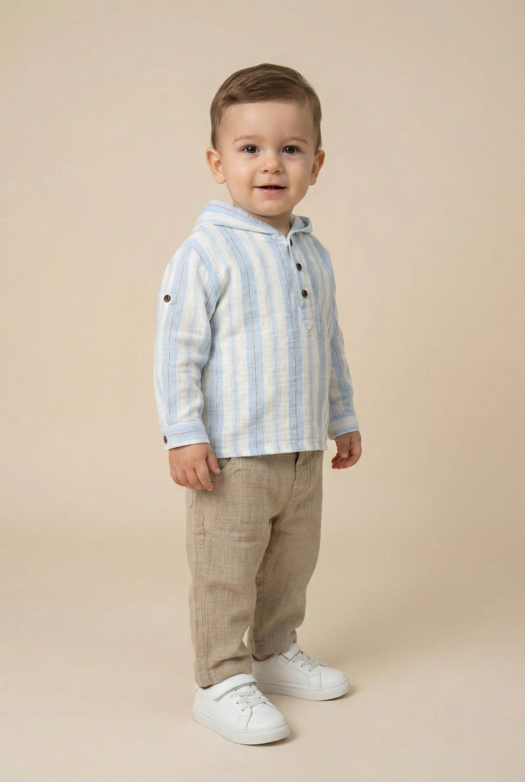 Conjunto de Camisa con Capucha de Rayas Azul Celeste con Beige y Pantalones a Juego