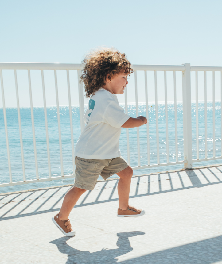 Zapato de Lona Barefoot Camel con Cierre Magico