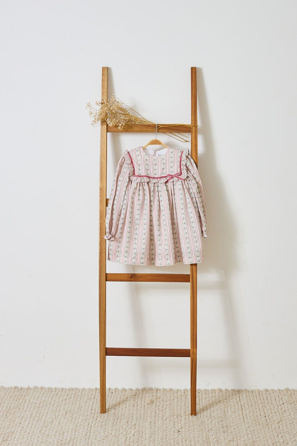 Vestido Estampado Rosas con Flores y Detales Cinta en Terciopelo Rosa