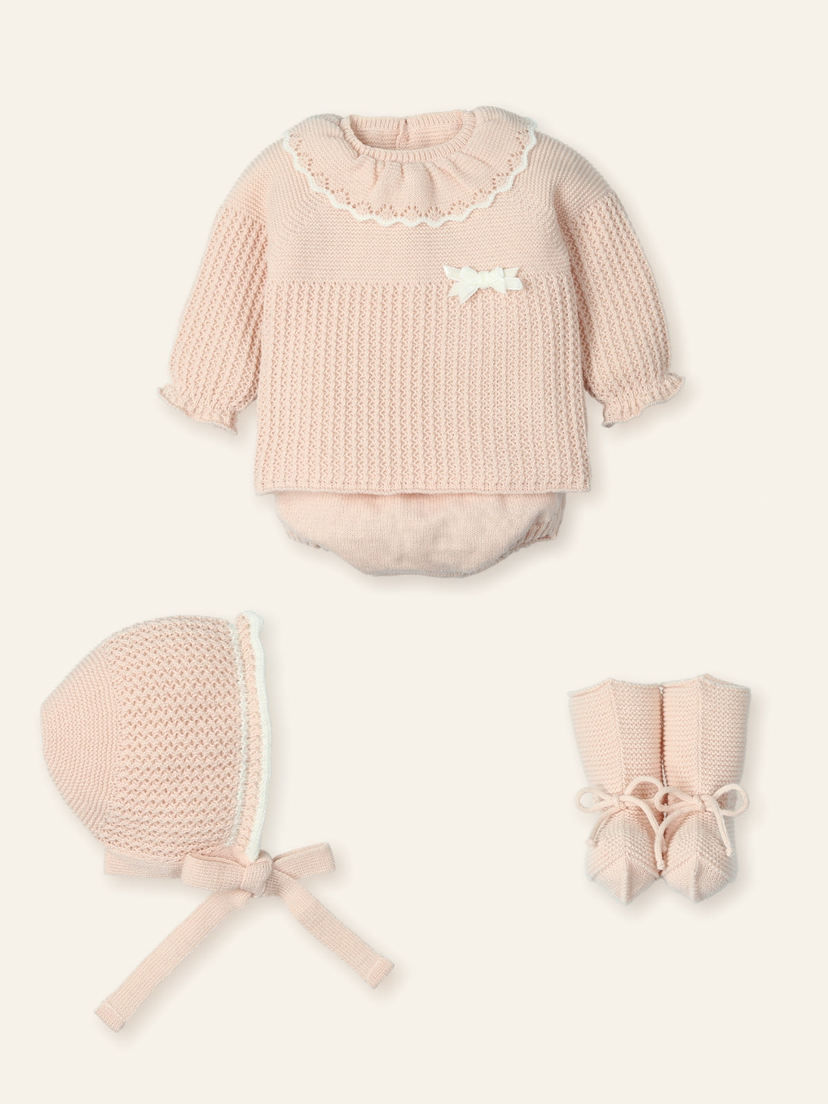 Conjunto Tejido 4 Piezas Cuello Tejido, Lazo Terciopelo, Patucos y Capota Nude