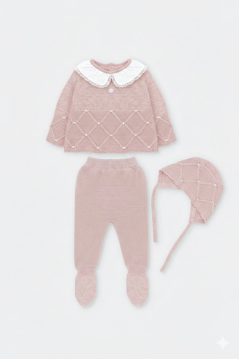 Conjunto Perle Rosa Palo Rombos con Cuello Volante con Puntilla en Encaje y Capota a Juego