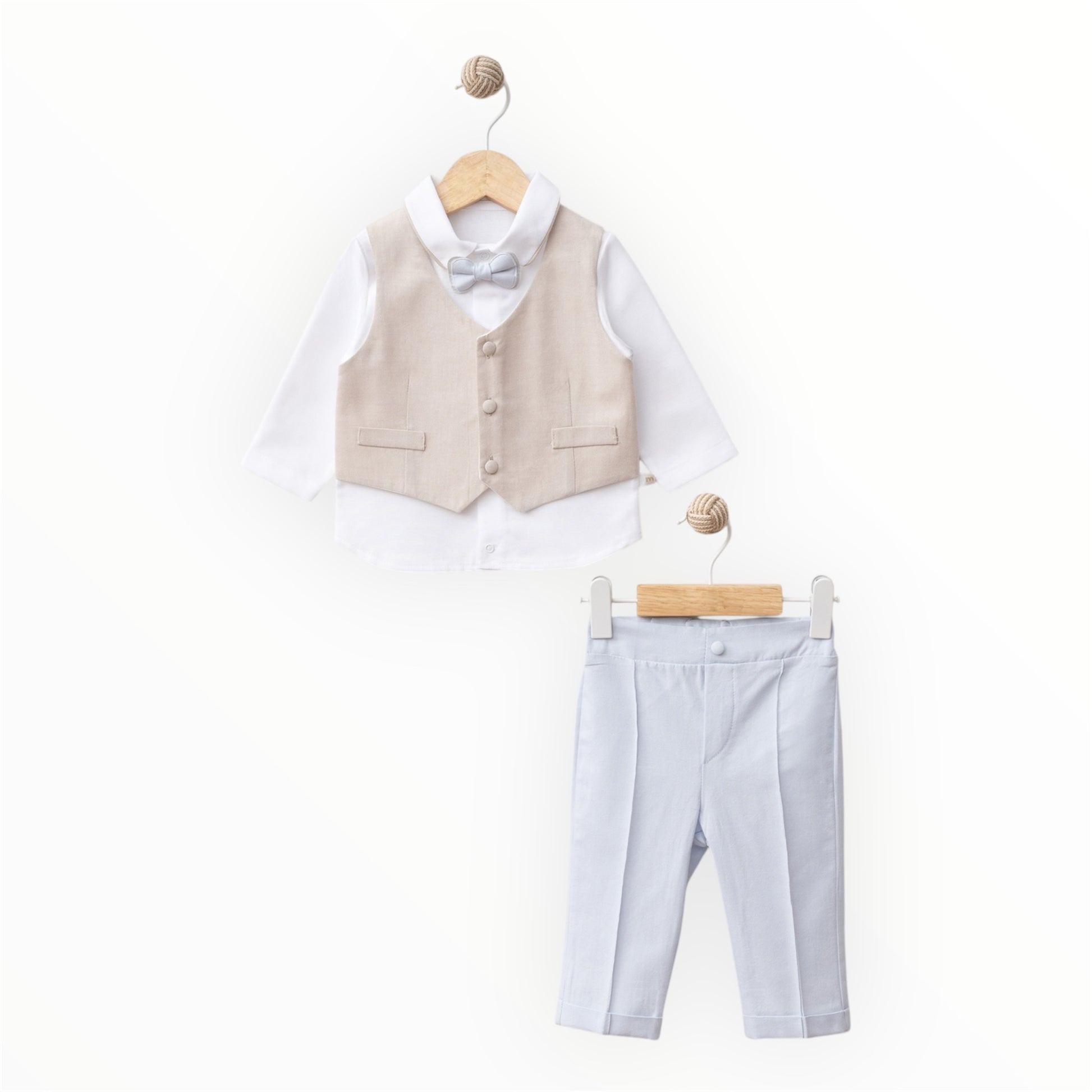Conjunto de Traje de Pantalón Celeste y Chaleco Beige