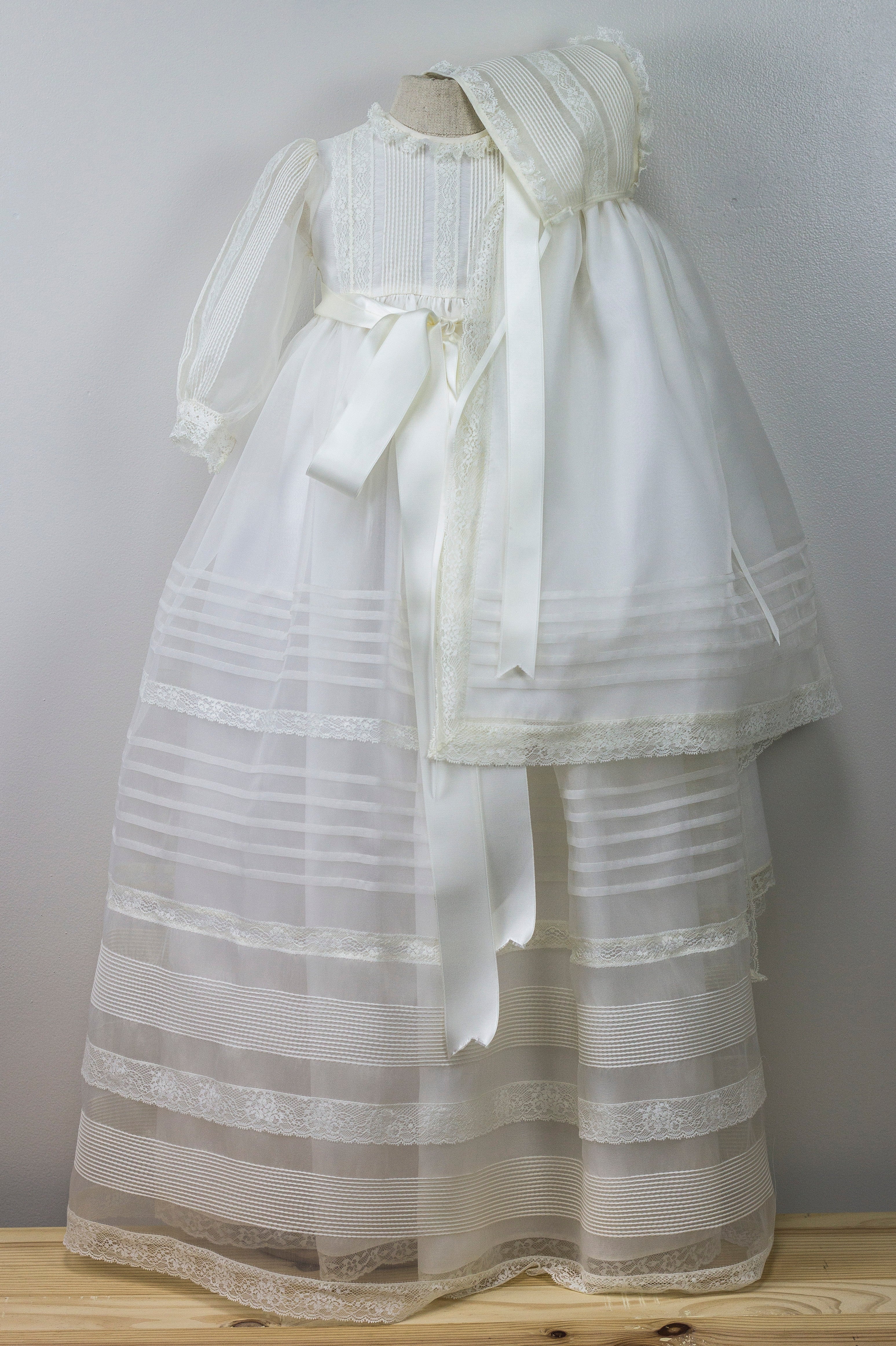 Faldellin Crystal Off White