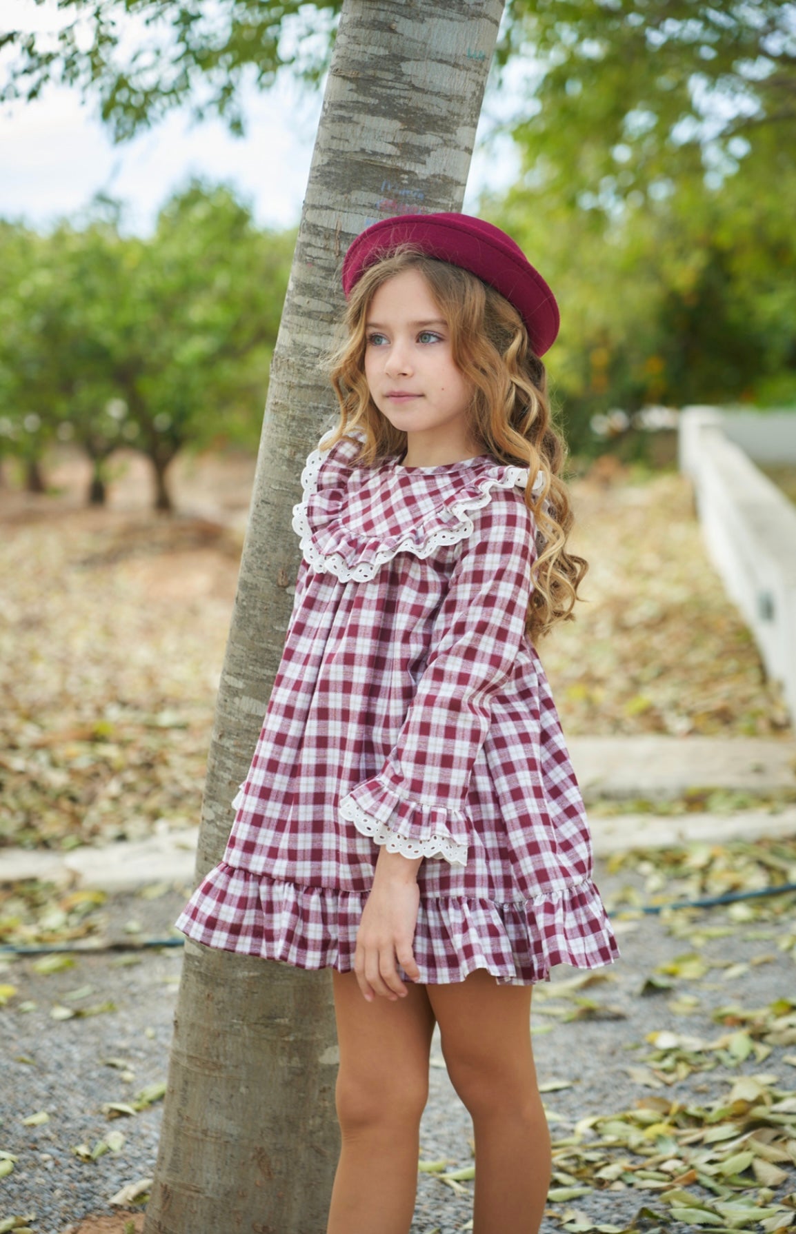 Vestido Cuadros Burdeos con Líneas Mostaza y Blonda en el Cuello