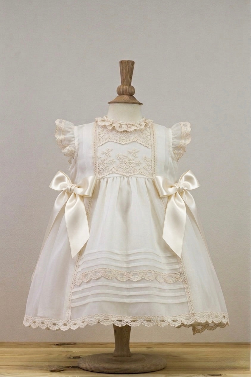 Mantilla Cristal con Encajes y Lazos Laterales de Razo Crema