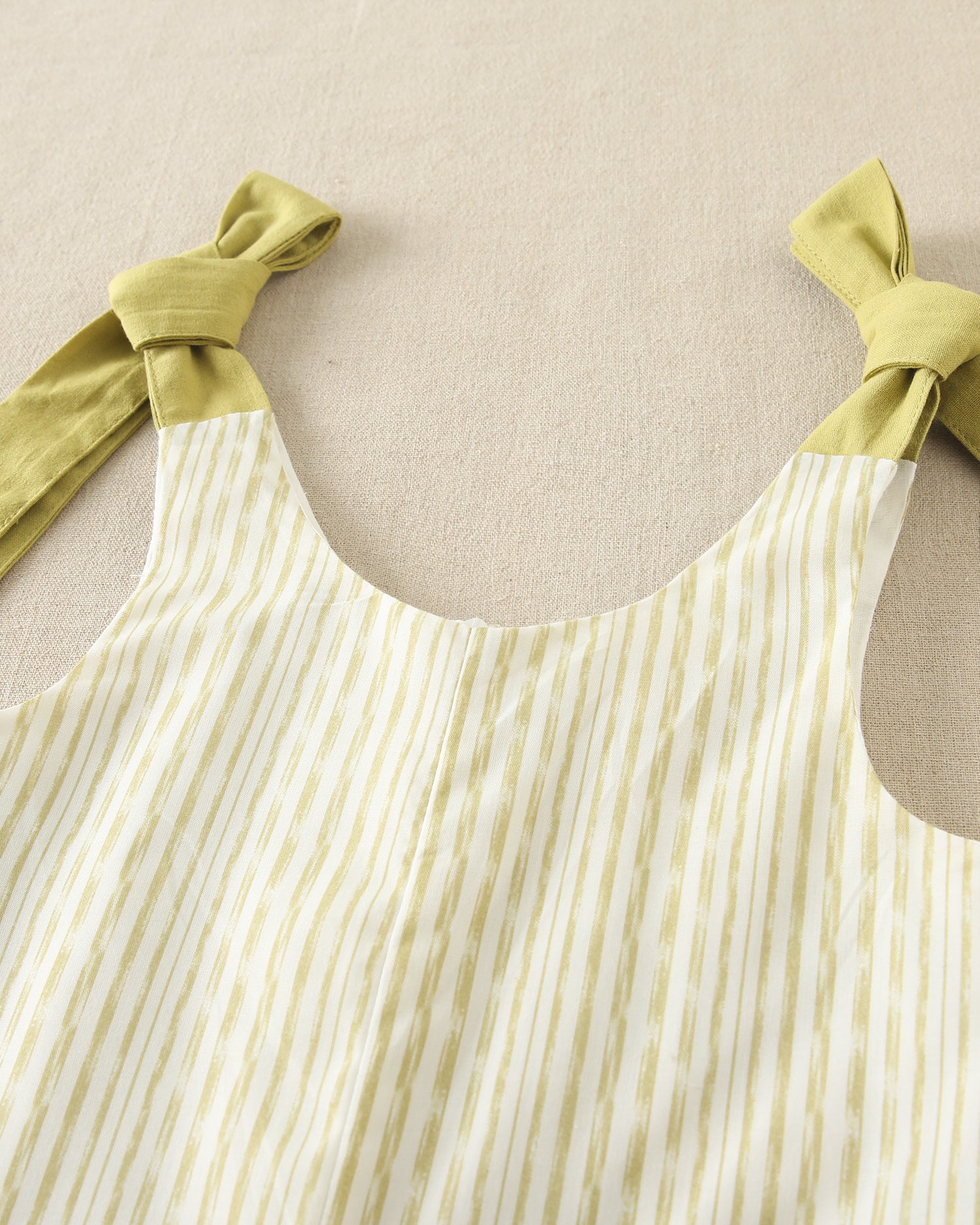 Jumpsuit Rayas Pistacho con Tirantes