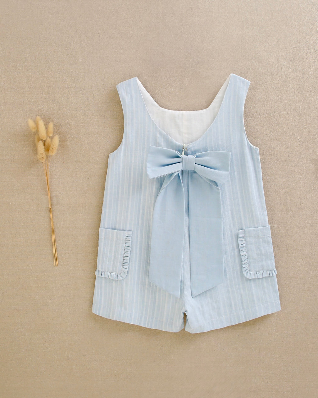 Jumpsuit Corto de Rayas Azules y Lazo Lateral