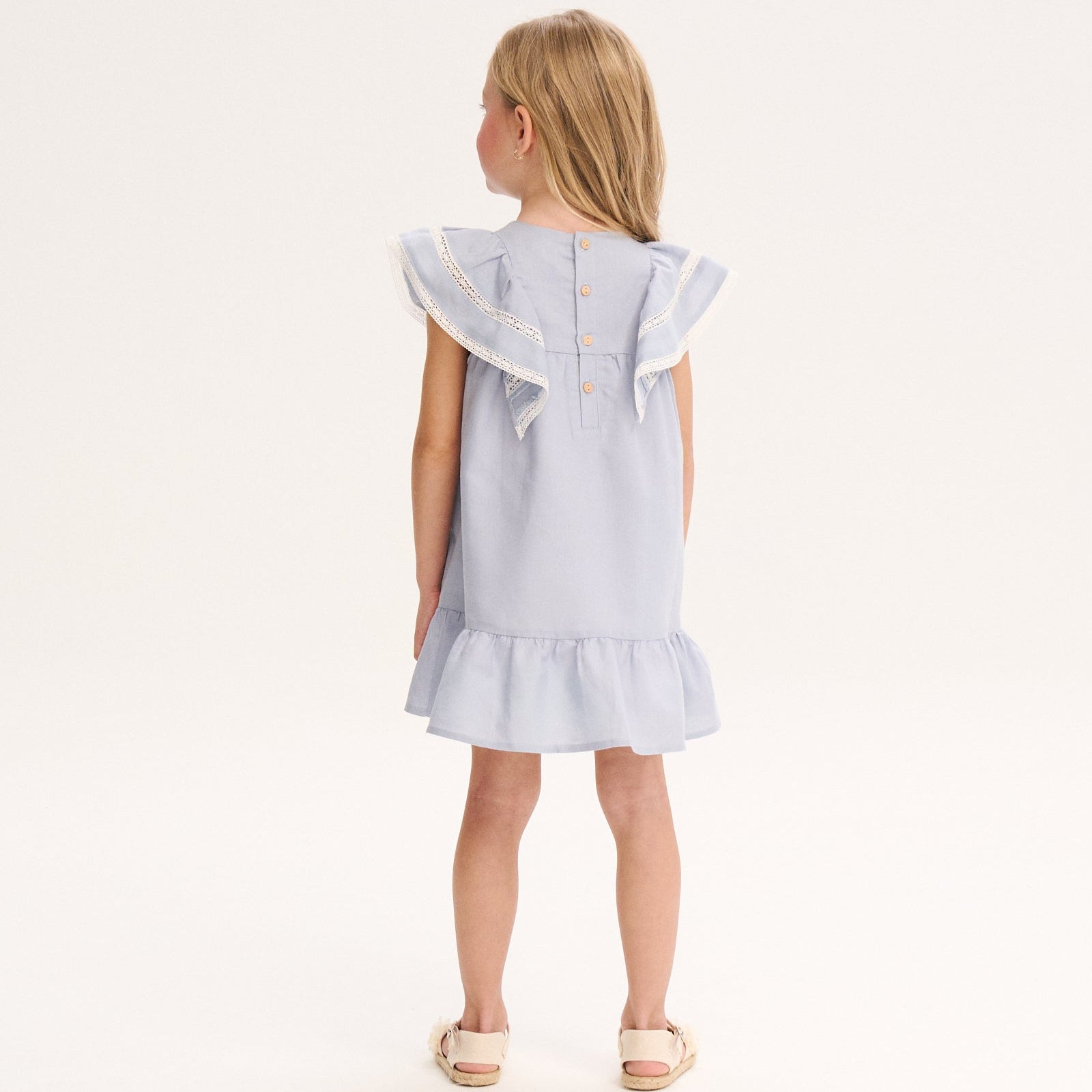 Vestido Lino Volados Azul Cielo con Bordes de Encaje
