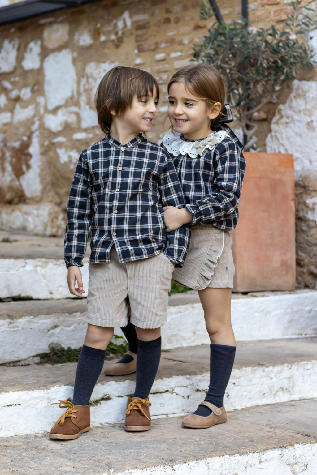 Conjunto Bermuda Pana Beige y Camisa Gris Plomo y Beige Colección Tramontana