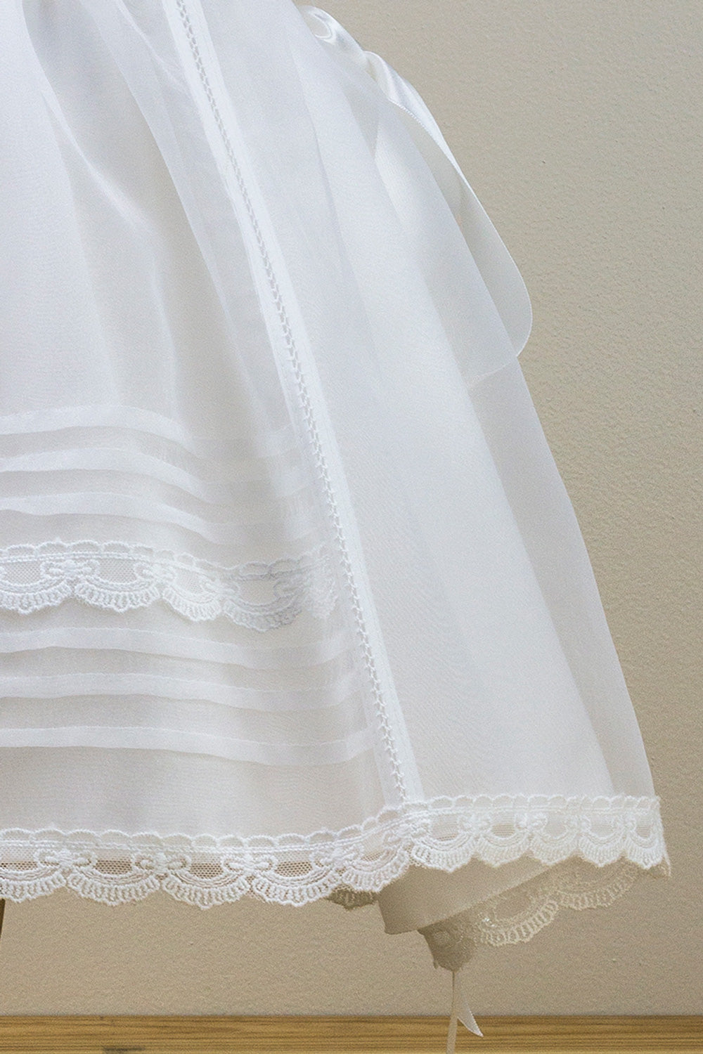 Mantilla Cristal con Encajes y Lazos Laterales de Razo