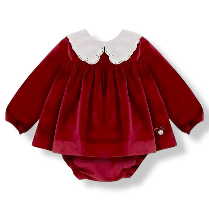 Jesusito Velvet Rojo Cuello Oversize y Cubre Pañal a Juego