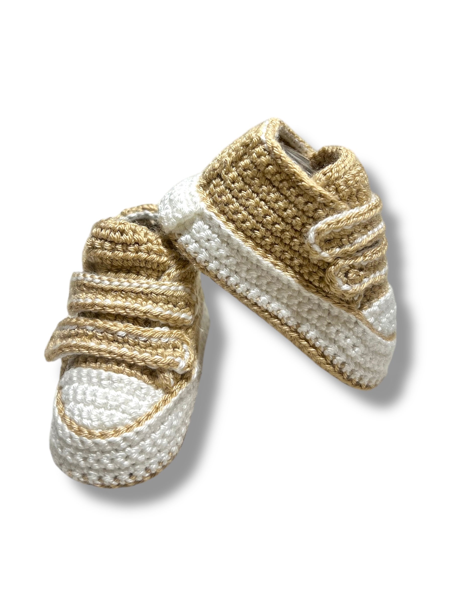 Sneakers Tejidos Beige con Detalles en Blanco