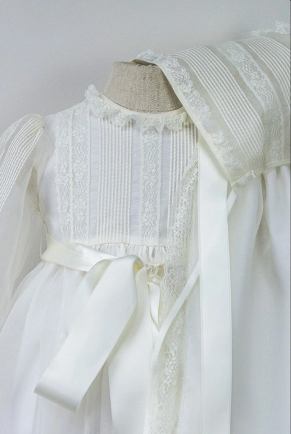 Faldellin Crystal Off White