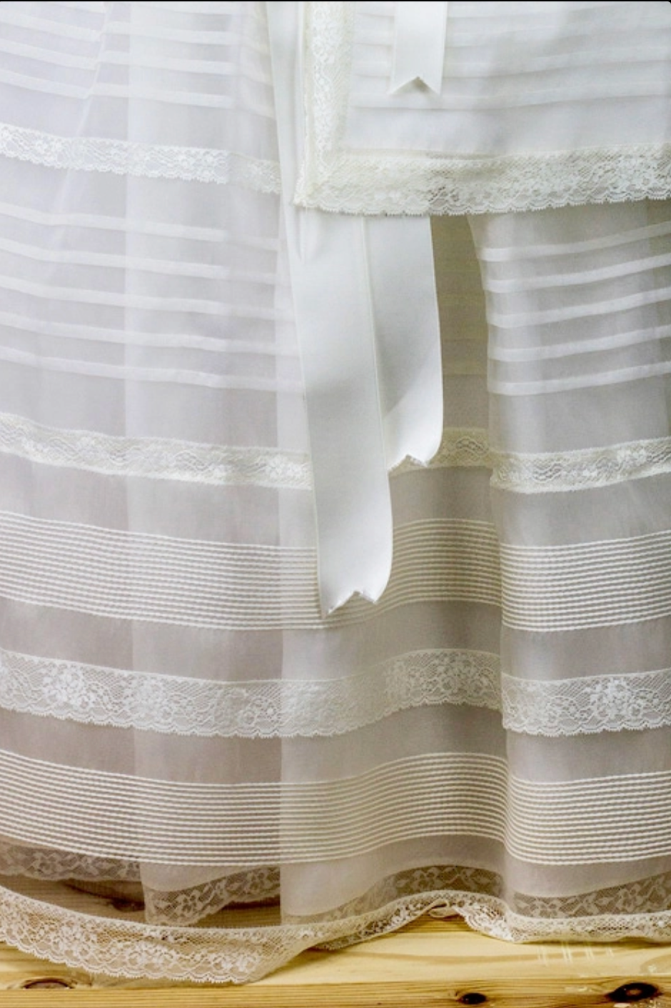 Faldellin Crystal Off White