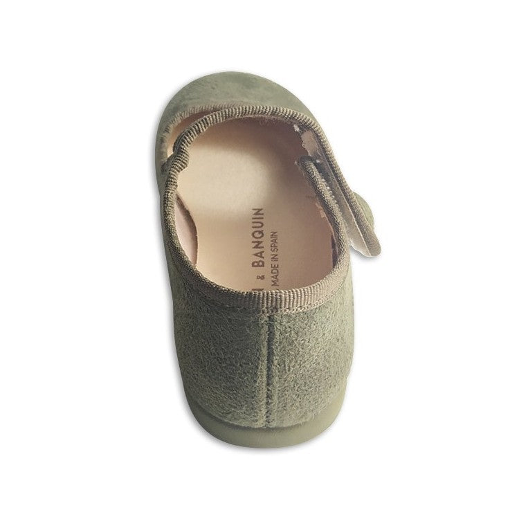 Merceditas de Gamuza con Botón Verde