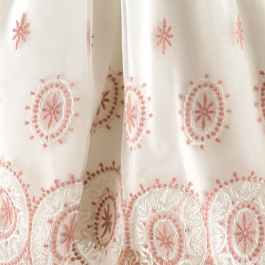 Vestido Blanco con Bordados Rosa Palo y Lazo en Tul